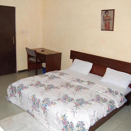 Global Summer Hotel Accra Extérieur photo