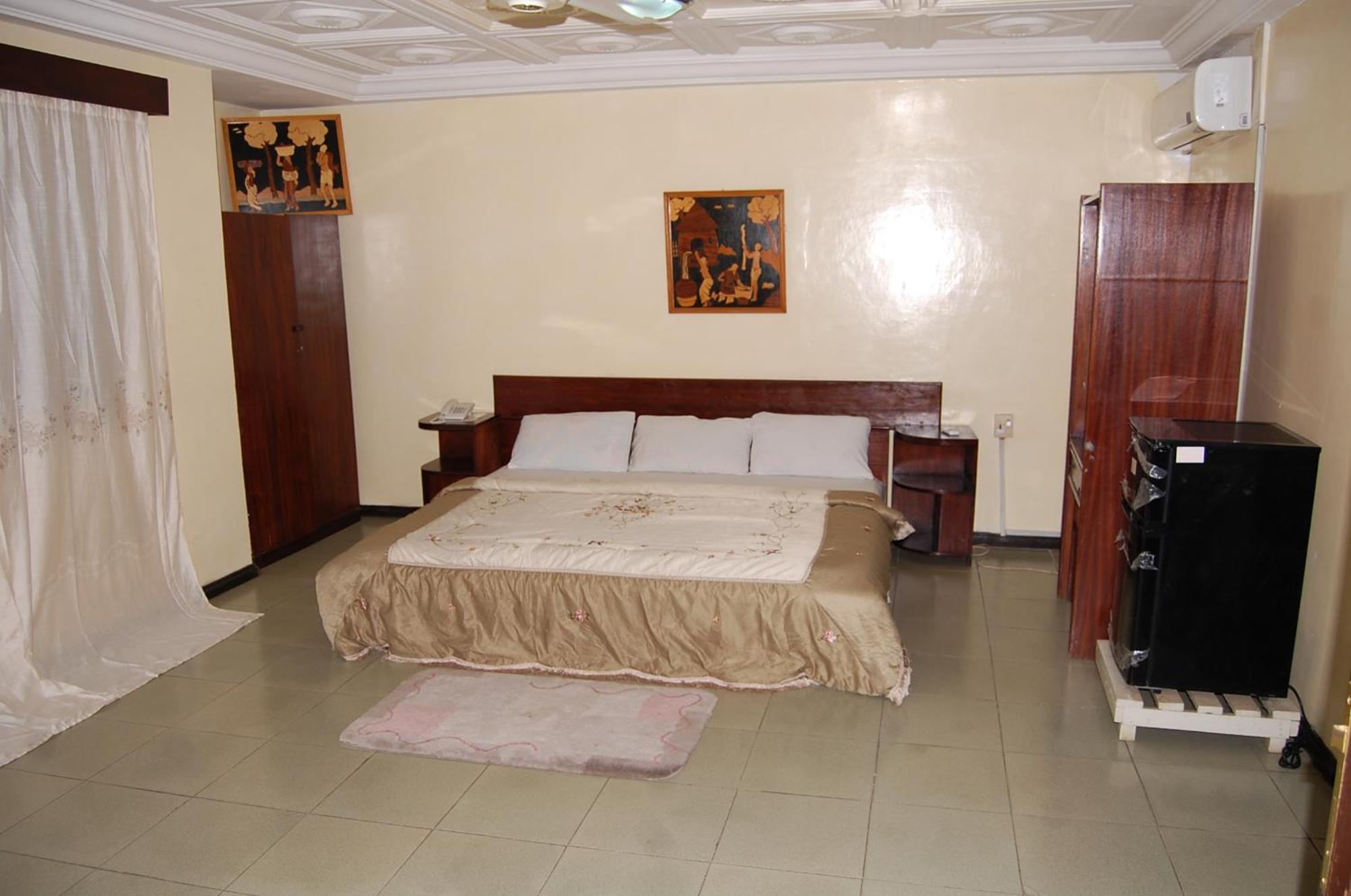 Global Summer Hotel Accra Extérieur photo