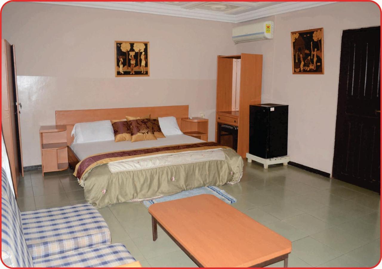 Global Summer Hotel Accra Extérieur photo