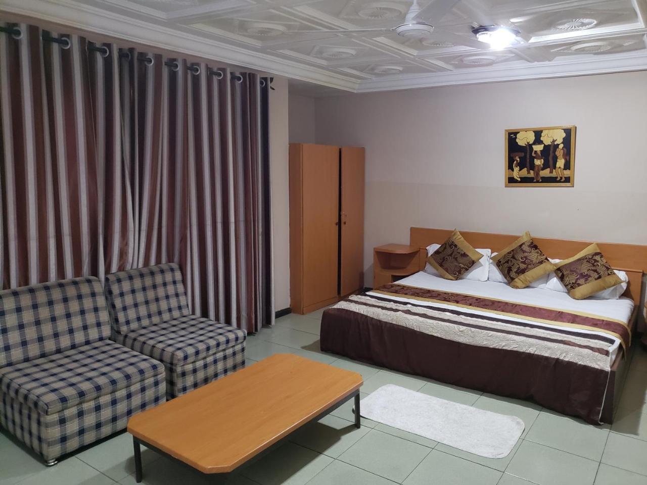 Global Summer Hotel Accra Extérieur photo