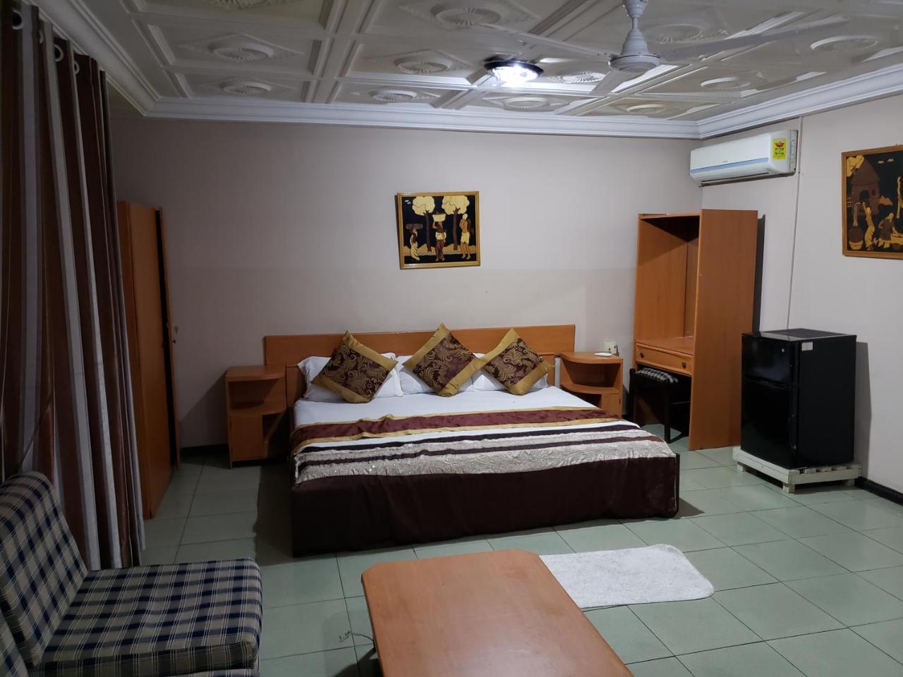 Global Summer Hotel Accra Extérieur photo